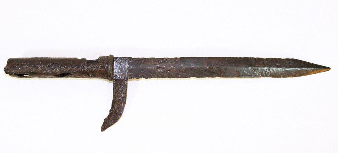 DUG CIVIL WAR LANCE POINT AND BRIDLE CUTTER: Probably Confederate, shows its years in the ground, surface shellacked for protection. Size: 20 inches long