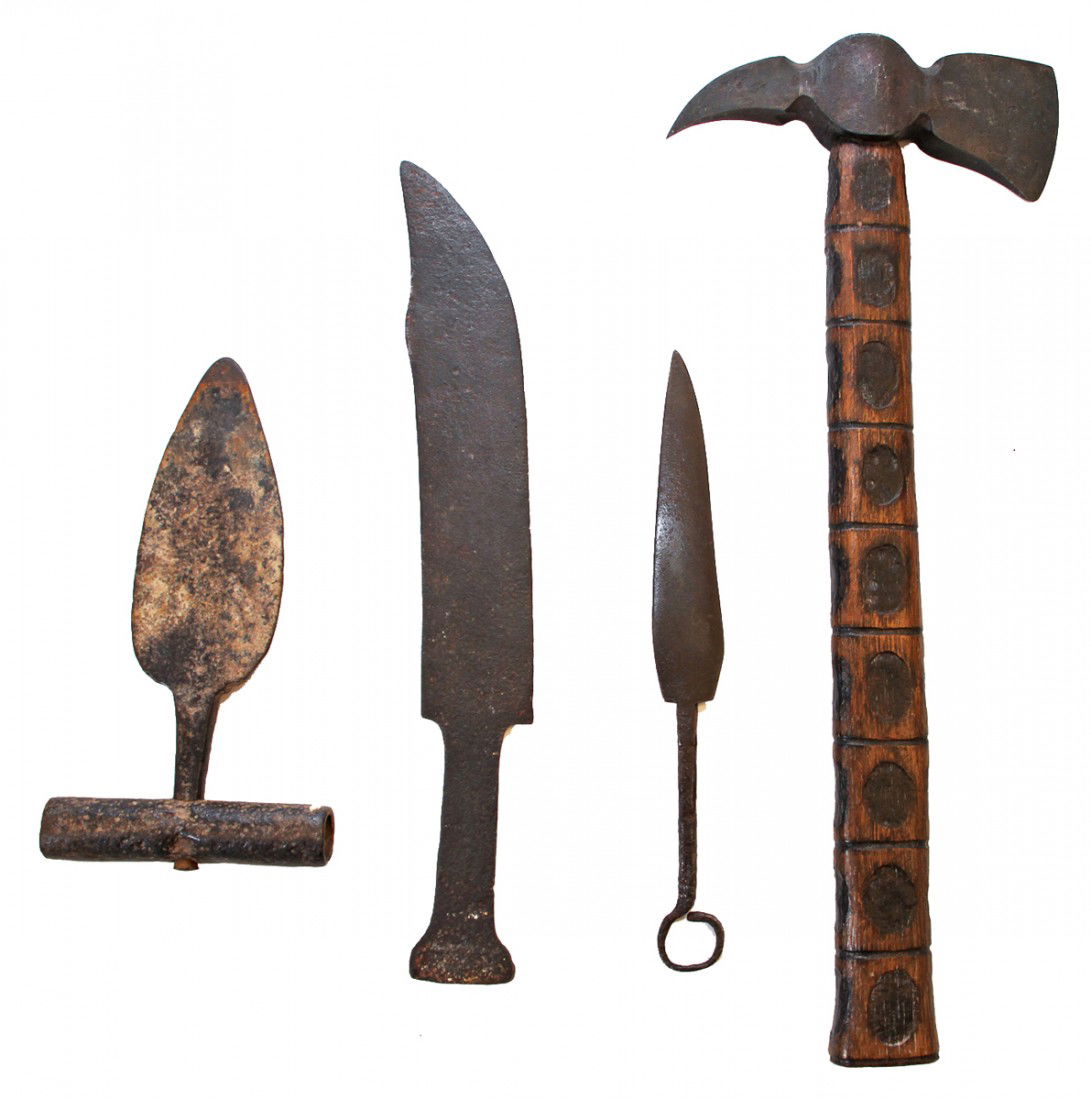 LOT OF ANTIQUE BLADES: Including iron push style knife, old axe blade with replaced handle and iron Bowie blade with no handle. Size: Largest is 17 inches long