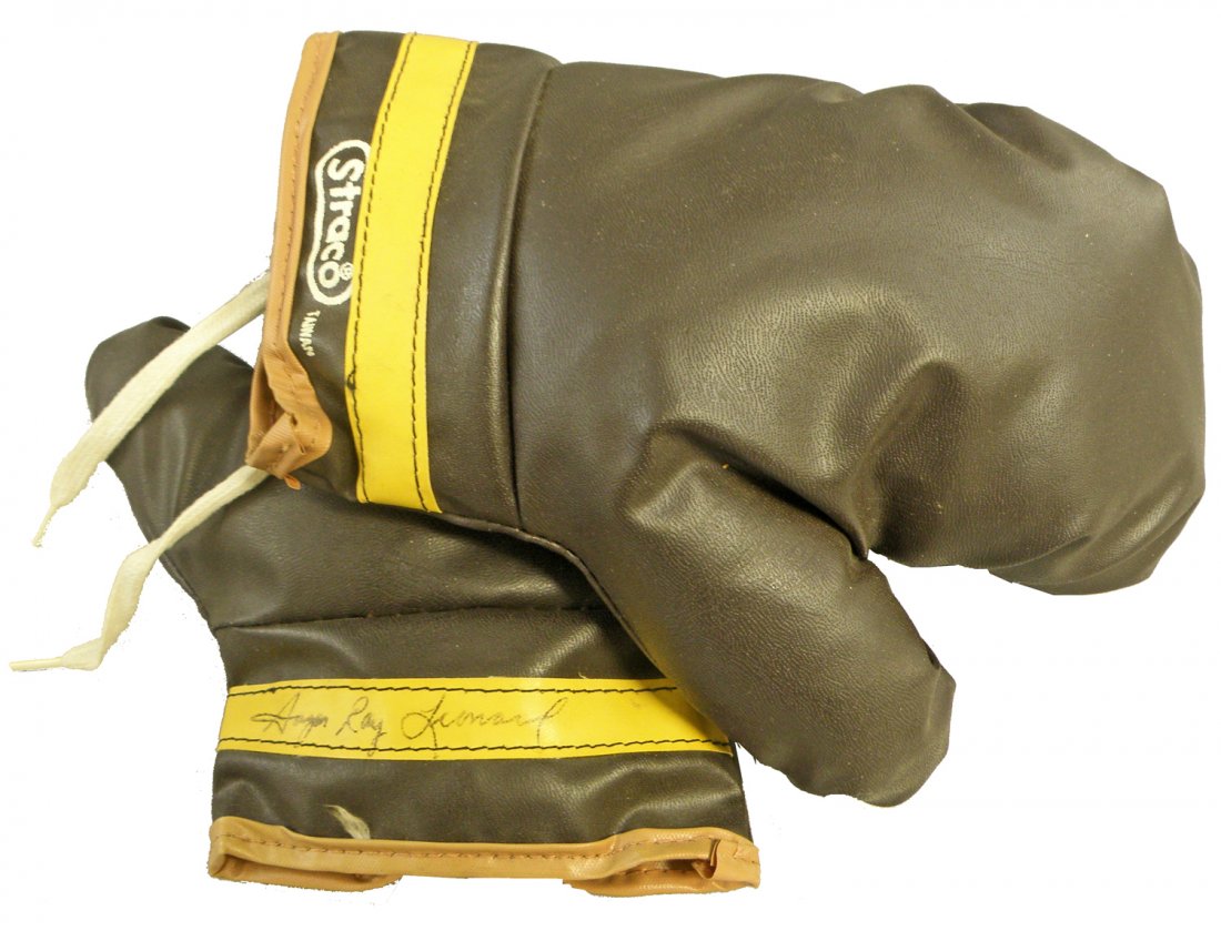 SUGAR RAY LEONARD AUTOGRAPHED CHILDS BOXING GLOVES: Autographed on the strip of the right wrist. Strong crisp signature. 9/10