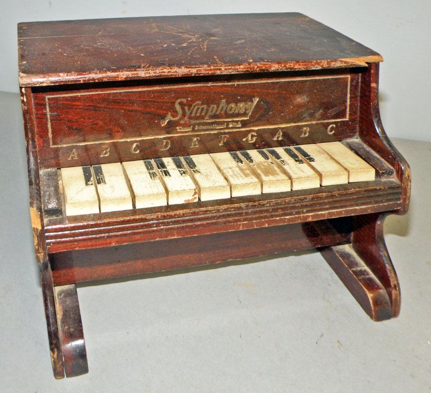 LOT OF CHILDREN'S ITEMS: Includes tin dollhouse with plastic furniture, Childs electric phonograph with records, children's books etc. Varies