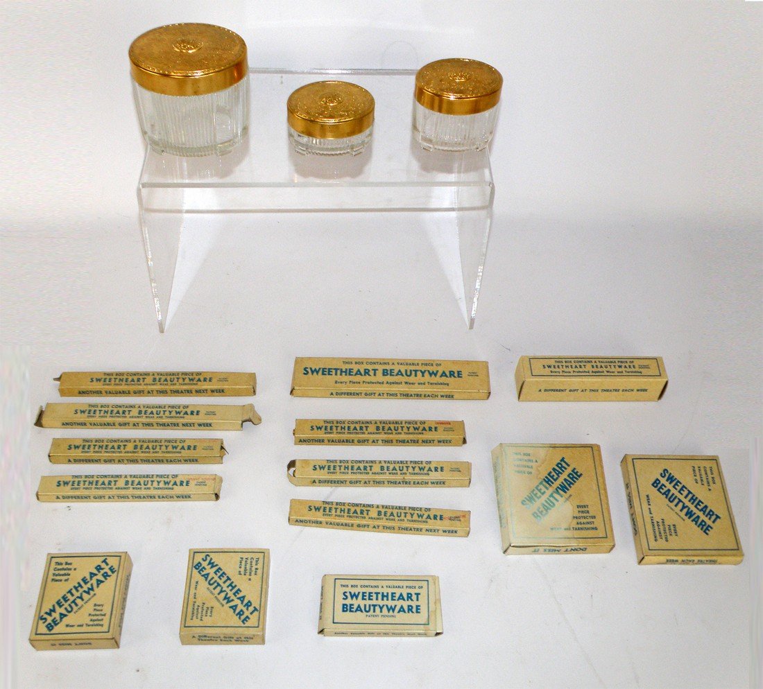 INTERESTING LOT OF 1930'S THEATRE PROMOTIONAL GIFTS: Ladies beauty items were movie theatre premiums. Most pieces are boxed. Includes dresser jars, picture frames, letter openers, nail buffer, pill box, scissors, etc. Interesting lot! Seventeen pieces. 