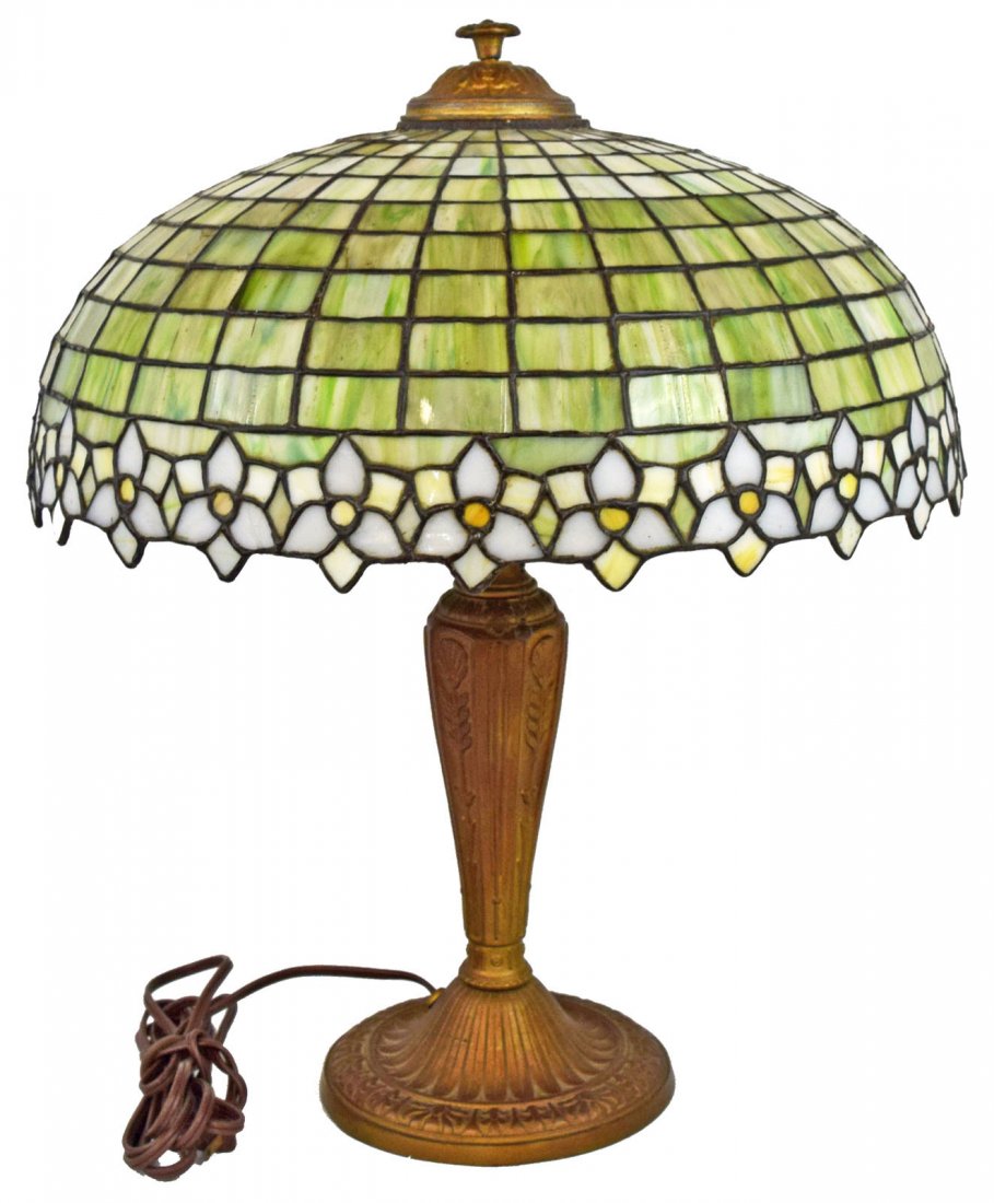 LEADED GLASS TABLE LAMP (1 of 5)