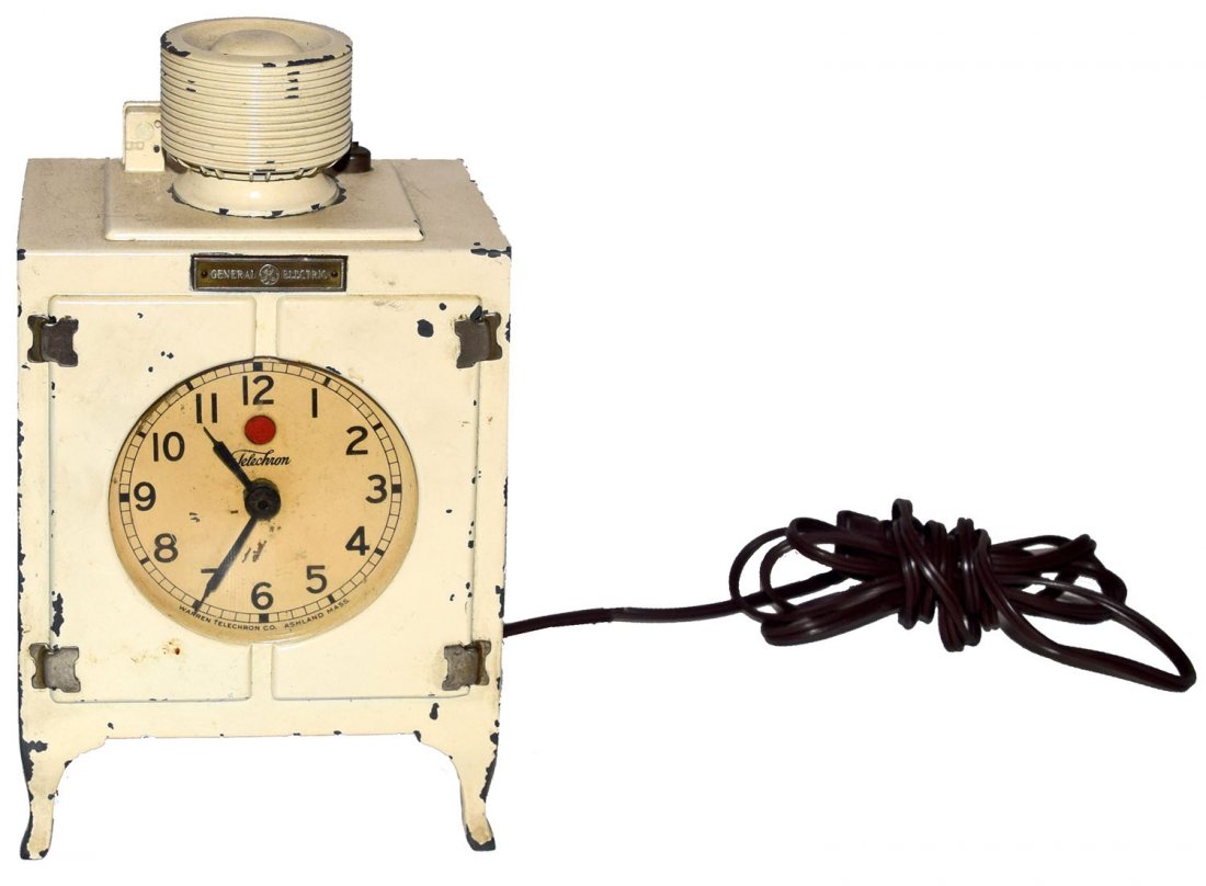 G.E. REFRIGERATOR ADVERTISING CLOCK (1 of 2)