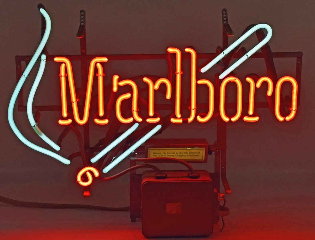 MARLBORO CIGARETTE NEON LIGHT (1 of 2)
