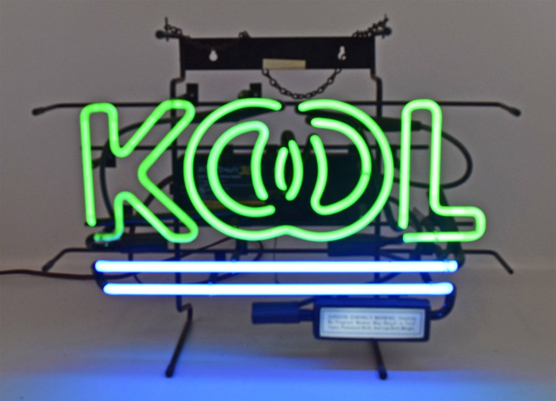 KOOL CIGARETTE NEON LIGHT (1 of 2)