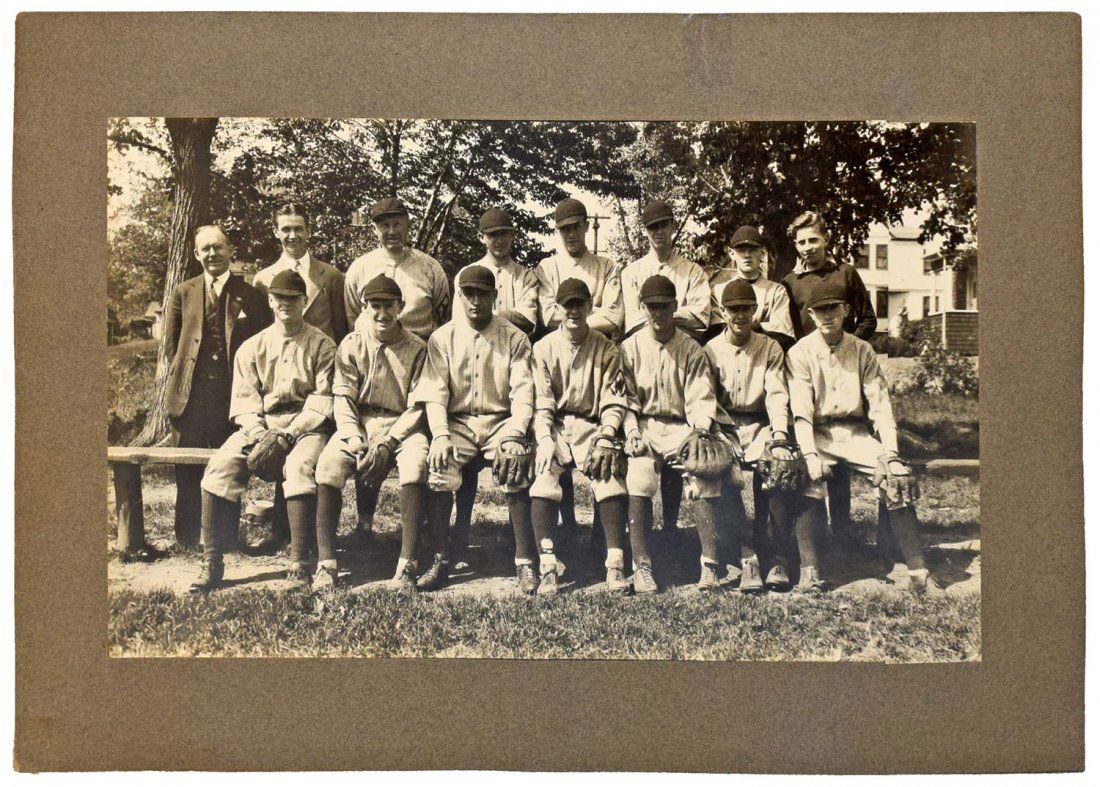 LARGE EARLY BASEBALL PHOTOGRAPH (1 of 1)