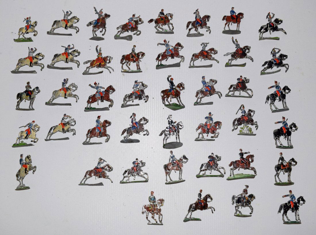 LOT OF GERMAN LEAD FLAT SOLDIERS (1 of 2)