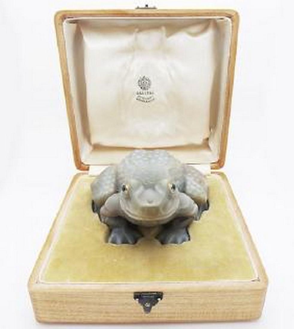 Huge Russian agate frog with gold and green stone eyes (1 of 4)