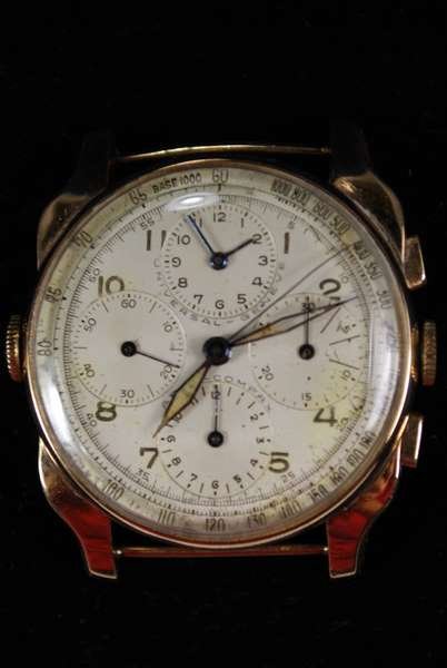 14KT Y.G. RARE UNIVERSAL GENEVE AERO COMPAX: 14KT AERO COMPLAX, LARGE UNUSUAL CASE DESIGN, GIANT LUGS, 3x SIGNED CASE, HARD TO FIND DIAL & MOVEMENT, CALIBER 287, ORIGINAL DIAL CIRCA 1940'S EXTREMLY RARE PIECE, SHIPPING TO BE $12 + INS. OR BUYER 