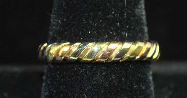 18KT TRICOLOR BVLGARI UNISEX BAND: SIGNED AND NUMBERED TWIST DESIGN TWT 6.0 GRAMS SIZE 9, BUYER CAN ARRANGE SHIPPING OR WE WILL PROVIDE SHIPPER