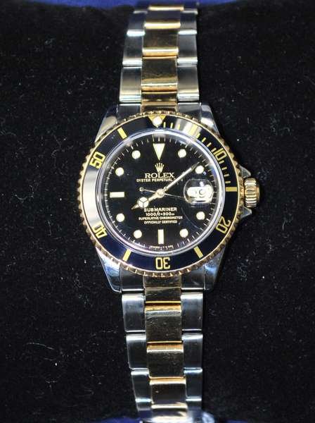 18KTS/S ROLEX SUBMARINER: CIRCA 1990'S SAPPHIRE QUICKSET BLACK DIAL AND BEZEL QUICKSET DATE, SHIPPING TO BE ADDED.