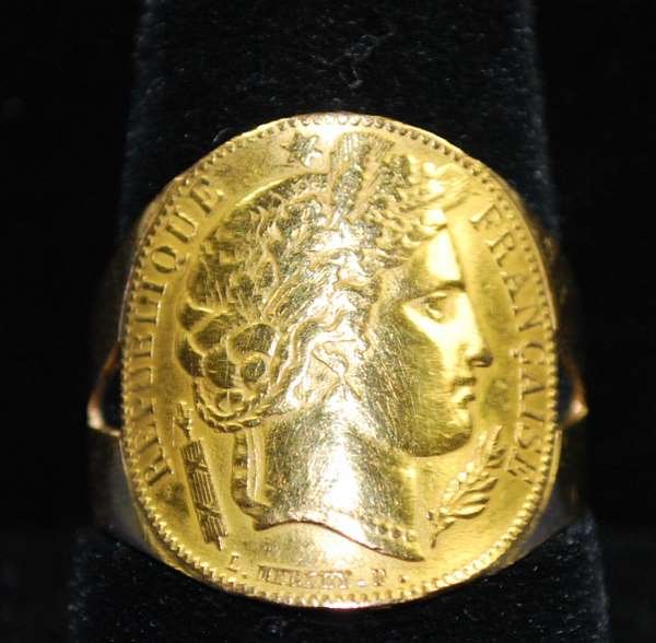 MENS 22KT Y.G. CIGAR BAND RING: COIN DESIGN WIDE TWT 11 GRAMS SIZE 9, SHIPPING TO BE ADDED.