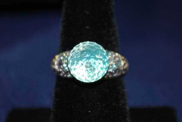 18KT/STERLING SIGNED JOHN HARDY RING: SET WITH FANCY GLOBE CUT BLUE TOPAZ PLUS ACCENTS SIZE 6.50