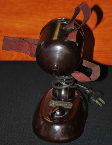 "THE RIBBONAIRE" FAN: ART DECO ELECTRONIC BAKELITE DESK FAN, 3 SPEEDS CIRCA 1930'S, ALL ORIGINAL, BUYER ARRANGES SHIPPING, WE CAN RECOMMEND LOCAL SHIPPER.