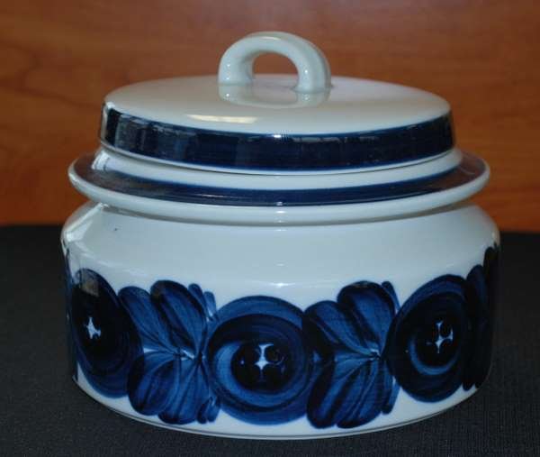 ARABIA PORCELAIN SOUP TURINE: BLUE FLOWERS ON GREY, HAS ORIGINAL LID, MARKED "ARABIA, LP/ko", MADE IN FINLAND, BUYER ARRANGES SHIPPING, WE CAN RECOMMEND LOCAL SHIPPER.