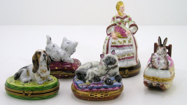 LIMOGES BOXES: GROUP OF FIVE SMALL LIMOGES BOXES FOUR ANIMAL AND ONE WOMAN ( SHIPPING NOT INCLUDED )