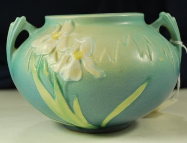 ROSEVILLE IRIS JARDINIERE: ROSEVILLE IRIS JARDINERE # 357-4" GOOD CONDITION ( SHIPPING NOT INCLUDED )