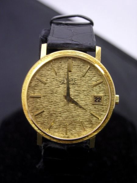 18KT Y.G. PIAGET AUTOMATIC: CIRCA 1960'S WITH DATE HAS 18KT GOLD DIAL COMES ON BLACK PIAGET BAND WITH 18KT ORIGINAL BUCKLE CASE 33.5MM WITH CROWN PLUS SHIPPING