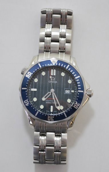 MENS S/S OMEGA SEAMASTER NEW: JAMES BOND SAPPHIRE QUICKSET QUARTZ MOVEMENT NEW WITH BOX AND PAPERS PLUS SHIPPING
