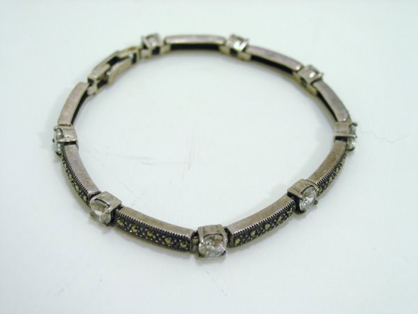 VINTAGE STERLING MARCASITE BRACELET: VINTAGE STERLING, RHINESTONE AND MARCASITE BRACELET. WONDERFUL CONDITION. PLUS SHIPPING