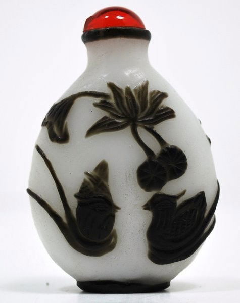 SOAPSTONE SNUFF BOTTLE: CARVED SOAPSTONE SNUFF BOTTLE IN WHITE AND DARK BROWN WITH RED STOPPER TOP, 2 1/2"TALL