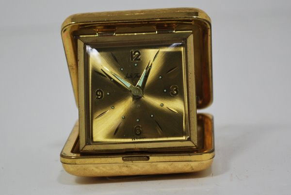 SMALL GOLD SETH THOMAS TRAVEL ALARM CLOCK: SMALL GOLD SETH THOMAS TRAVEL CLOCK