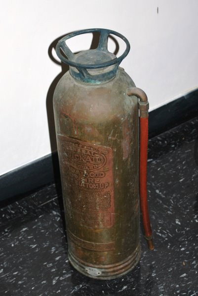 VINTAGE FIRE EXTINGUISHER: BRASS TORPEDO SHELL EXTINGUISHER BY GENERAL QUICK AID FIRE GUARD, EMPTY