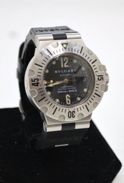MENS S/S BVLGARI DIAGANO 2000 METER: DIVER WATCH MODEL SD 42 S CERTIFIED AUTOMATIC ORIGINAL DEPLOYMENT BAND HAS RELEASE BUTTON ON SIDE 6500 FT DIVE WITH QUICKSET DATE