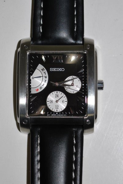 RECTANGULAR S/S SEIKO CHRONO: 3 REGISTER, LARGE RECTANGULAR BODY WITH QUARTZ MOVEMENT