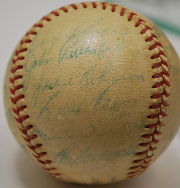1951 BROOKLYN DODGERS SIGNED BASEBALL: 1951 BALL SIGNED BY TEAM MEMBERS TO INCLUDE : JACKIE ROBINSON, PEE WEE REESE , GIL HODGES, ETC. SIGNATURES ARE FAINT BUT CAN BE RECOGNIZED .