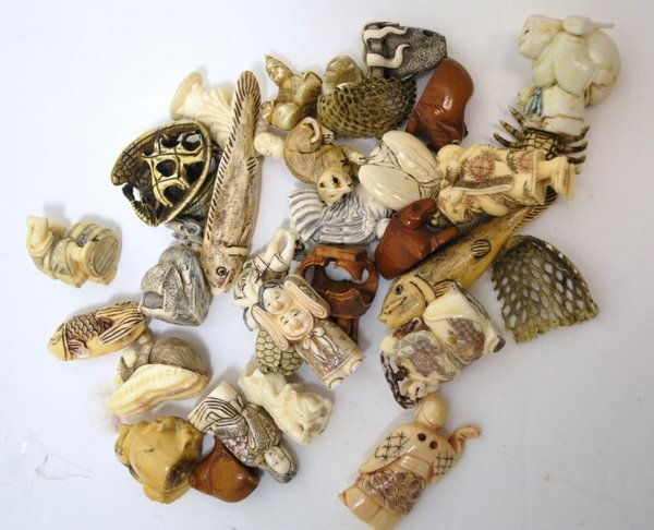 BOX LOT NETSUKE FIGURES: 30 PCS. BONE NETSUKE FIGURES OF MEN, WOMEN, ANIMALS, ETC.