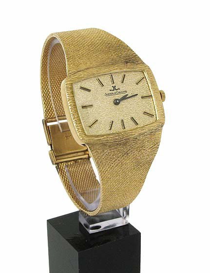 MENS 14KT YELLOW GOLD JAEGER LECOULTRE: MANUAL WIND WATCH WITH TEXTURED BEZEL AND BAND, SWISS MANUAL MOVEMENT.