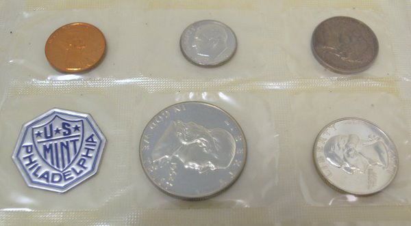 1962 SILVER PROOF SET: 1962 SILVER PROOF SET FROM THE PHILADELPHIA MINT, WITH ORIGINAL ENVELOPE FROM THE PHILADELPHIA DEPT OF TREASURY, INCLUDES 1 QUARTER, 1 BENJAMIN HALF DOLLAR, 1 NICKEL, 1 DIME AND 1 PENNY. ALL MARKED 19