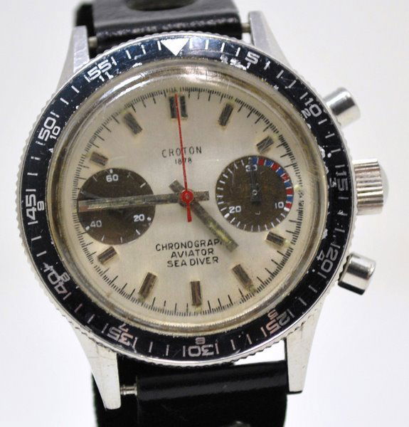1950S CROTON 2 REG CHRONO: S/S DIVE WATCH ON BLACK LEATHER STRAP, BLACK BEZEL, ROUND PUSHES.