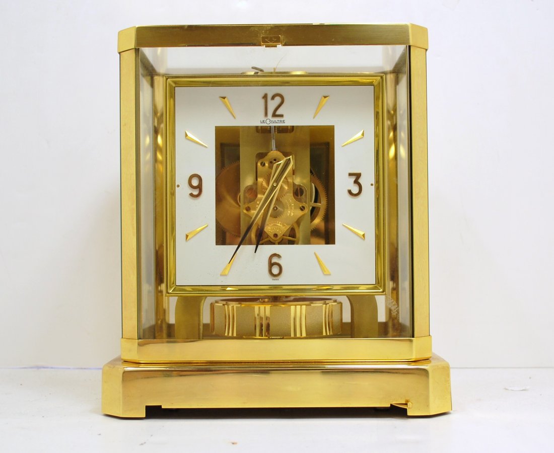 LE COULTRE ATMOS CLOCK: CIRCA 1960S GREAT CONDITION, VERY LITTLE WEAR TO THE CASE