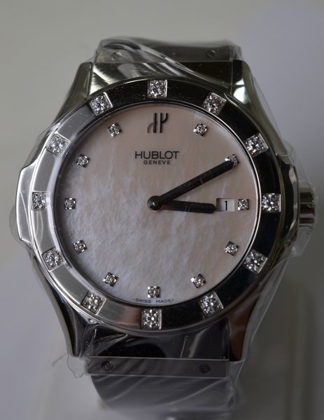 MENS S/S HUBLOT DIAMOND WATCH NEW: 44MM FACTORY MOTHER OF PEARL DIAMOND DIAL AND FACTORY DIAMOND BEZEL RUBBER DEPLOYMENT BAND HAS DATE QUARTZ MOVEMENT