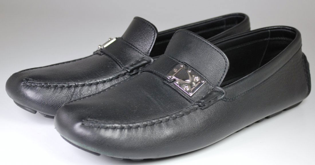 MENS LOUIS VUITTON SHOES: BLACK DRIVING SHOES 100% AUTHENTIC CHROME BUCKLE SIZE 9 AS MARKED INSIDE SHOES WORN TWICE CAN HARDLY TELL FROM NEW SOLD FOR $690.00 IN STORE