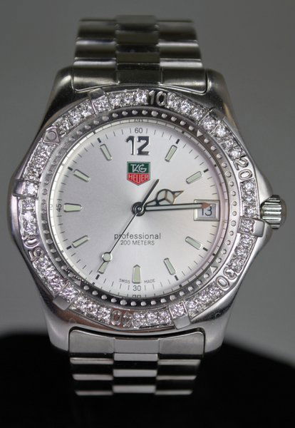 MENS S/S TAG HEUER DIAMOND WATCH: QUARTZ MOVEMENT 200 METER DIVE QUICKSET DATE SET WITH AFTERMARKET DIAMOND BEZEL APPROX. 1.75CT G-H COLOR SI QUALITY 42MM CASE WITH CROWN
