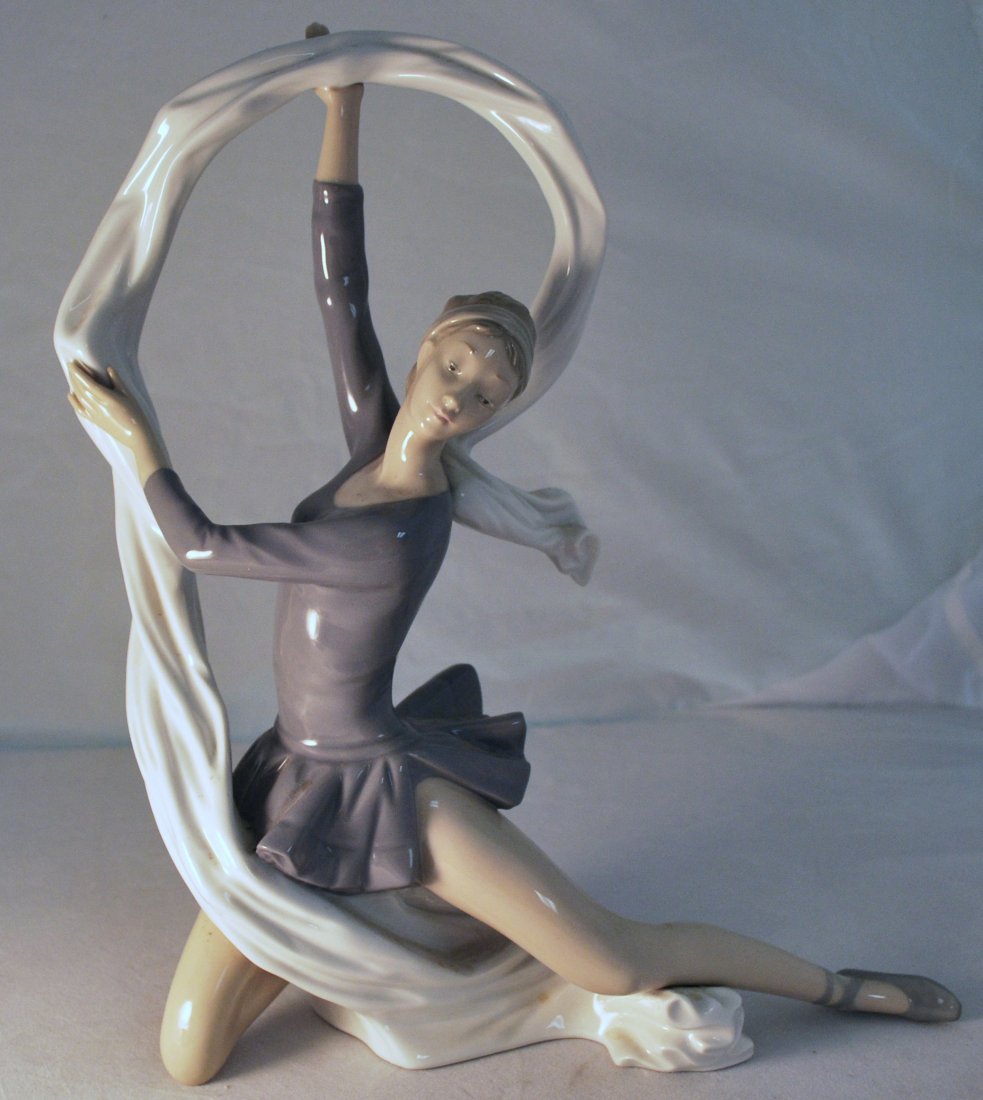 NAO BY LLADRO: BALLET DANCER APPROX. 12" TALL