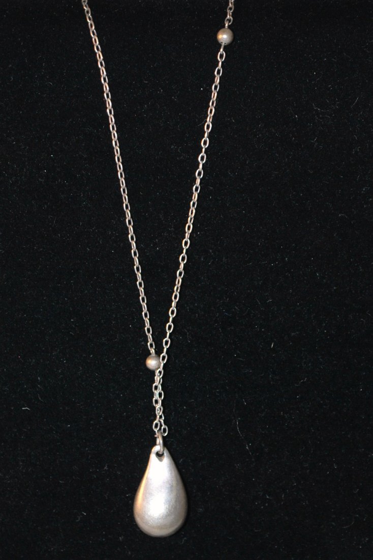 TIFFANY NECKLACE: SIGNED TIFFANY AND CO. STERLING SILVER VINTAGE ELSA PERETTI PENDANT AND PERETTI CHAIN APPROX 26" LONG
