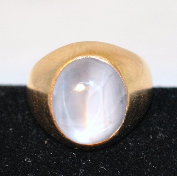 MENS 14KT Y.G. STAR SAPPHIRE: HAND MADE IN 14KT YELLOW GOLD WITH GREY STAR SAPPHIRE SIGNED ASTOR ON SHANK TWT 7.3 GRAMSSIZE 7.75