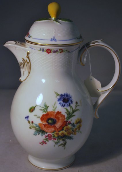 KAISER TEAPOT: W. GERMANY SIGNED AND TITLED ON BOTTOM 10" TALL WITH TOP