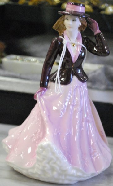 Royal Worcester Les Petites GEORGINA Figurine: APPROX. 6.75" TALL
