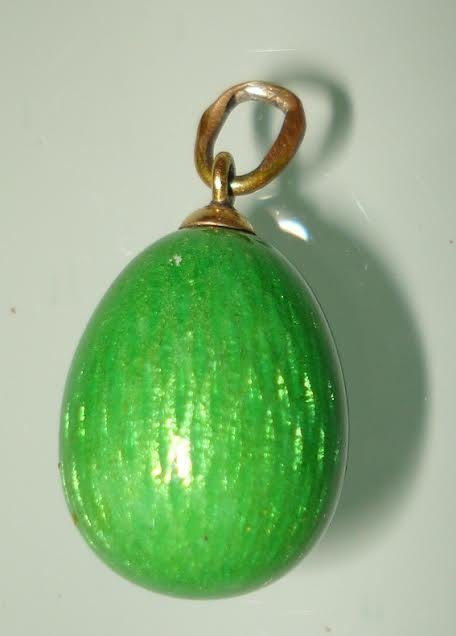 RUSSIAN GOLD ENAMEL EGG PENDANT (1 of 2)