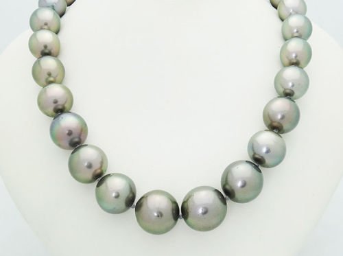 18k Gold Graduated Cultured Pearl & Diamond Necklace (1 of 6)