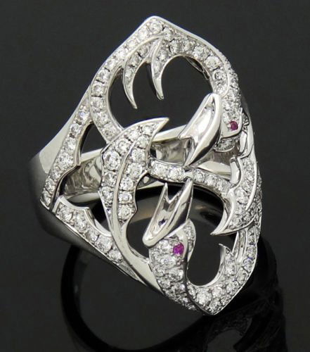 Stephen Webster 18k Gold Round Cut Diamond Birds: Stephen Webster 750 (18k) White Gold Brilliant Round Cut Diamond Birds Ring Size 7 Designer: Stephen Webster Stones & Gems: Brilliant Round Cut Diamonds Total Item Weight: 10g Size: 7 Measurements: 26