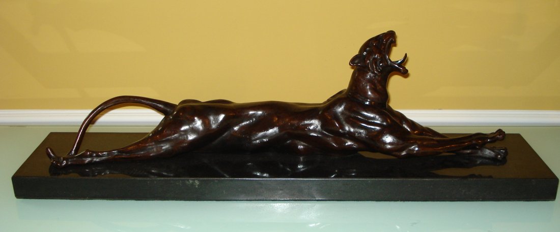 ANNA V. HYATT HUNTINGTON AMERICAN LARGE BRONZE TIGER: Anna V. Hyatt Huntington (American, 1876-- 1973) large bronze of tiger. Signed "V. Hyatt" and foundry Roman Bronze works. Bronze measures approx 29.1/2" (74.93cm) Length x 8" (20.32cm) Height. Base me