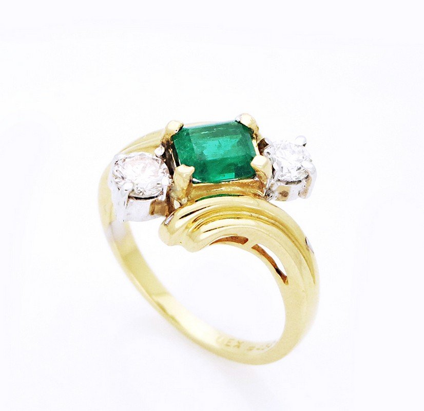 18K Yellow gold Emerald and Diamond ring. (1 of 6)