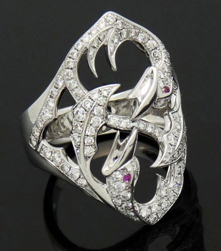 Stephen Webster 18k Gold Round Cut Diamond Birds: Stephen Webster 750 (18k) White Gold Brilliant Round Cut Diamond Birds Ring Size 7 Designer: Stephen Webster Stones & Gems: Brilliant Round Cut Diamonds Total Item Weight: 10g Size: 7 Measurements: 26