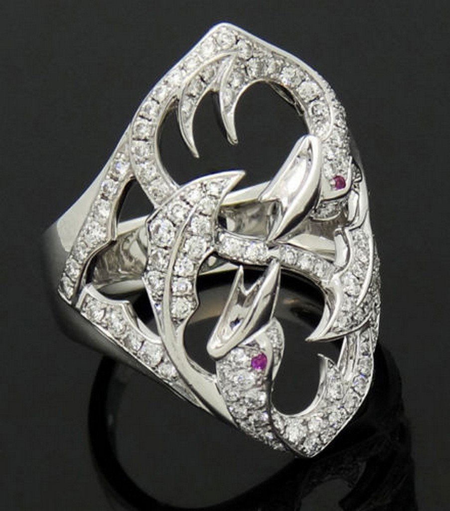 Stephen Webster 18k Gold Round Cut Diamond Birds: Stephen Webster 750 (18k) White Gold Brilliant Round Cut Diamond Birds Ring Size 7 Designer: Stephen Webster Stones & Gems: Brilliant Round Cut Diamonds Total Item Weight: 10g Size: 7 Measurements: 26